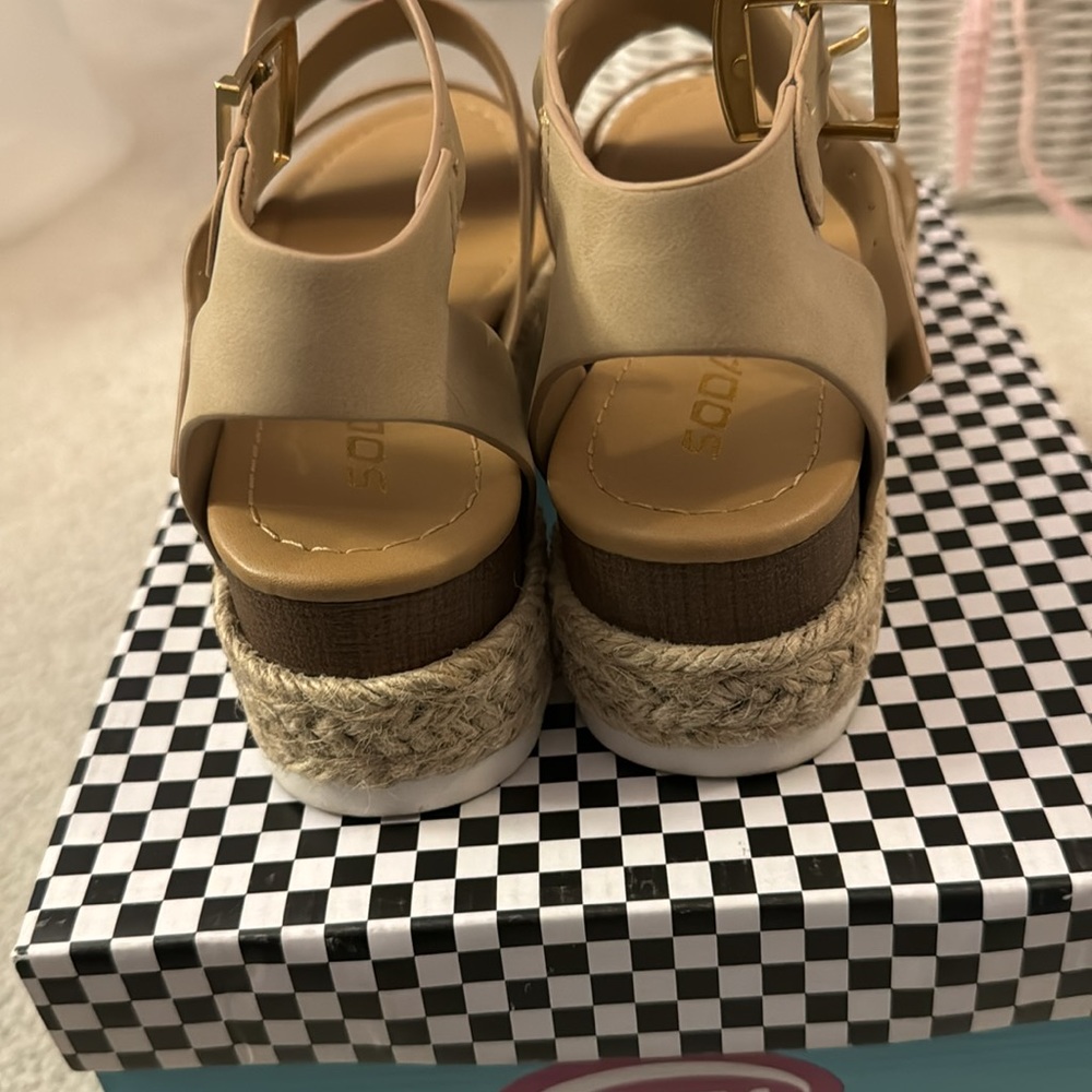 Sandals - Picture 3 of 8